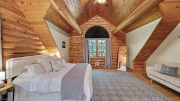 6 bedrooms, desk, WiFi, bed sheets
