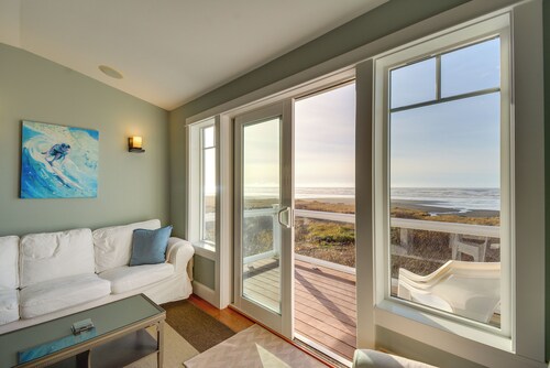 4br/4ba Beachfront Retreat With Hot Tub and Sauna