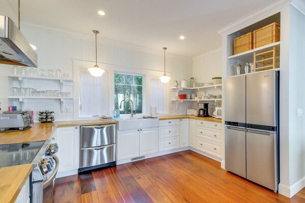 4br/4ba Beachfront Retreat With Hot Tub And Sauna - Pacific Beach, WA