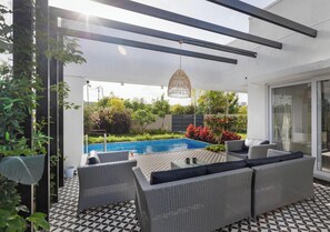 Interior - The Garden Stay by Stayjade Pool Lawn 1h HSR (Shoolagiri)