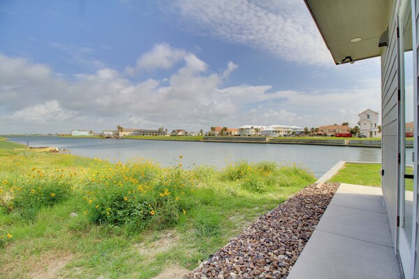 Walk To Beach & Pool Access! North Padre Retreat - Corpus Christi, TX