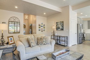House (3 Bedrooms) | Interior - Red Rock Views, Pool Access! Zion Natl Park Base (Kanab)