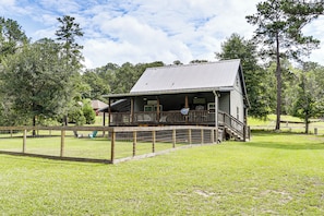 House (3 Bedrooms) | Interior - Fire Pit & Yard! Rayburn Country Resort Escape (Brookeland)