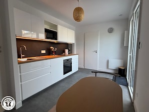 Kühlschrank, Mikrowelle, Ofen