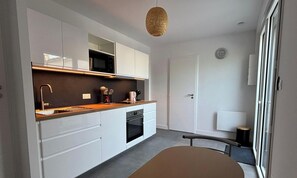 Kylskåp, mikrovågsugn och ugn