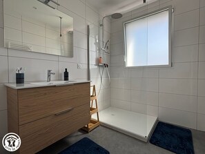 Bathroom - Apartment near the beach - 6 guests (Saint-Hilaire-de-Riez)