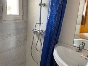 Bathroom - Villa with pets, parking, lake view - 6 guests (Le Barcarès)