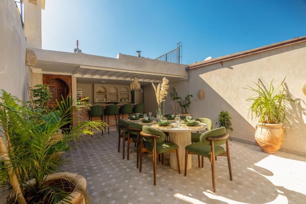 Habitación con 1 cama doble o 2 individuales | Restaurante al aire libre