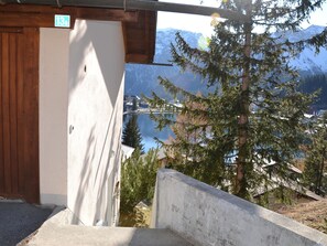 A building with a wooden door and a sign indicating room number 13a. - Bisang S Appartement/Fewo,   4-Bettwohnung by Interhome (Arosa)