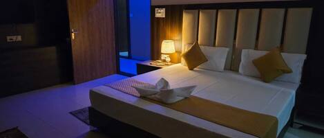 Jhilmil Pool View Double Bed Room