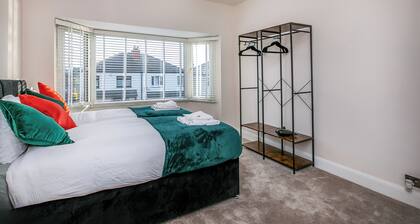 Sapphire House | Fantastic 4Bed | Free parking