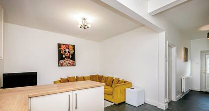 Sapphire House | Fantastic 4Bed | Free parking
