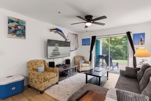 TV - Bright, coastal-chic 2BR/2BA retreat mins from the beach! Features a fully stocked kitchen, plush queen bed, cozy second bedroom, and 2 full baths. Enjoy access to the community pool and fitness center. Near Destin Harbor, shopping, and dining! (Destin)