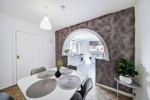 Dining - 2 Bed House - Sleeps 4 - Garden - Parking - Wifi (Peterlee)