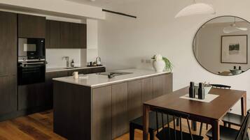 Coffee/tea maker, fridge, microwave, oven