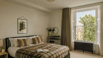 Desk, iron/ironing board, WiFi, bed sheets