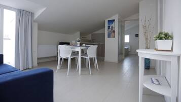 Appartamento Luxury | Cucina privata | Frigorifero, piano cottura, macchina per caffè espresso