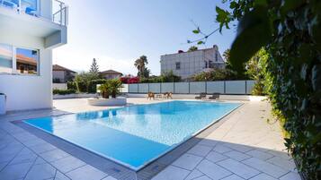Piscina externa sazonal