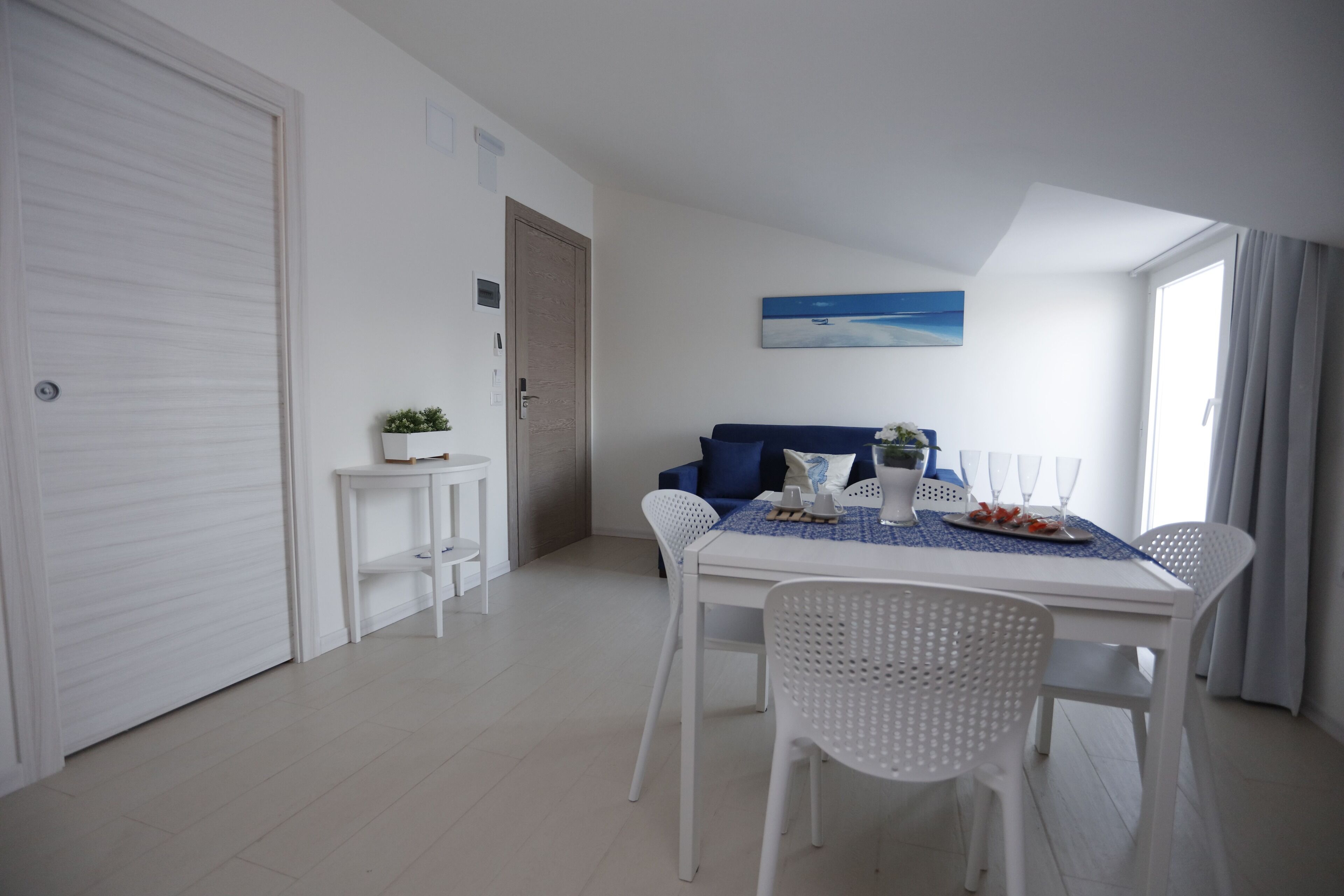 Apartamento superluxo | Área de estar | TV 35 cm com canais digitais