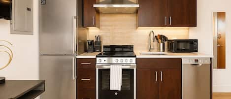 Coffee/tea maker, fridge, microwave, oven