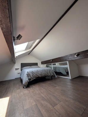 3 bedrooms, iron/ironing board, travel cot, free WiFi