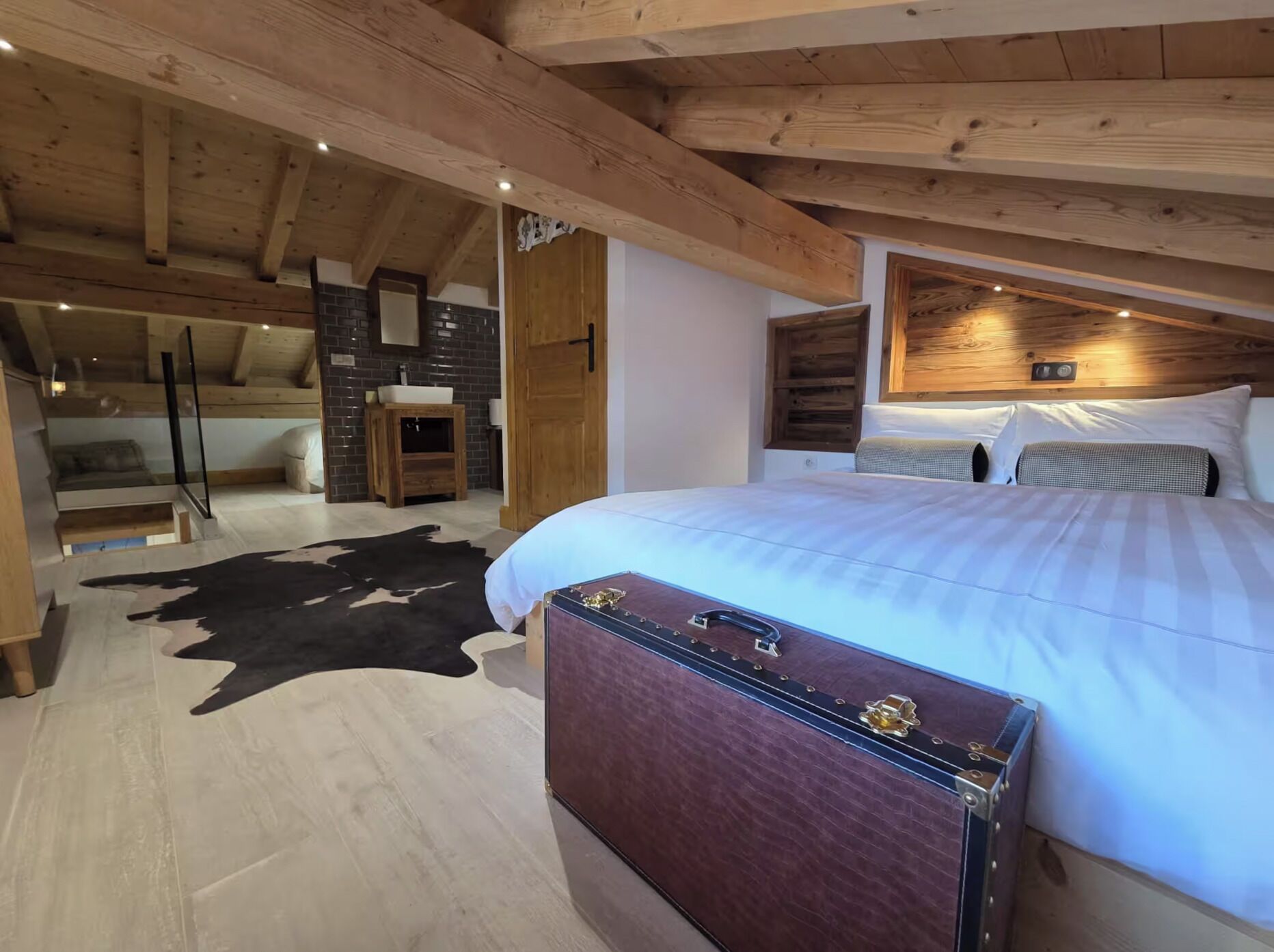 4 Schlafzimmer, Bügeleisen/Bügelbrett, WLAN, Bettwäsche