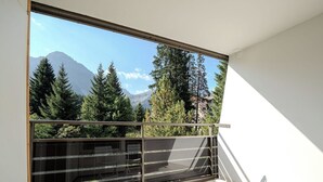 A balcony with a view of mountains and trees. - Alexandra 120 by Arosa Vacations Appartement/Fewo, Dusche und Bad, WC, 2-Bettwoh by Interhome (Arosa)