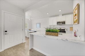 House | 2 bedrooms - One Lux Stay Coastal 2BR Retreat Near the Beach (Torrance)