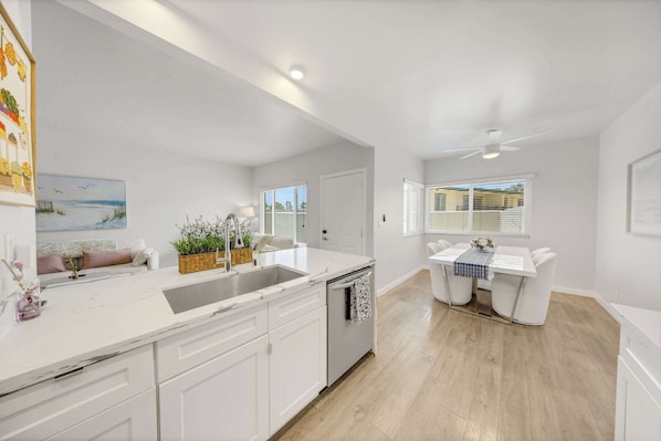 House | 2 bedrooms - One Lux Stay Coastal 2BR Retreat Near the Beach (Torrance)