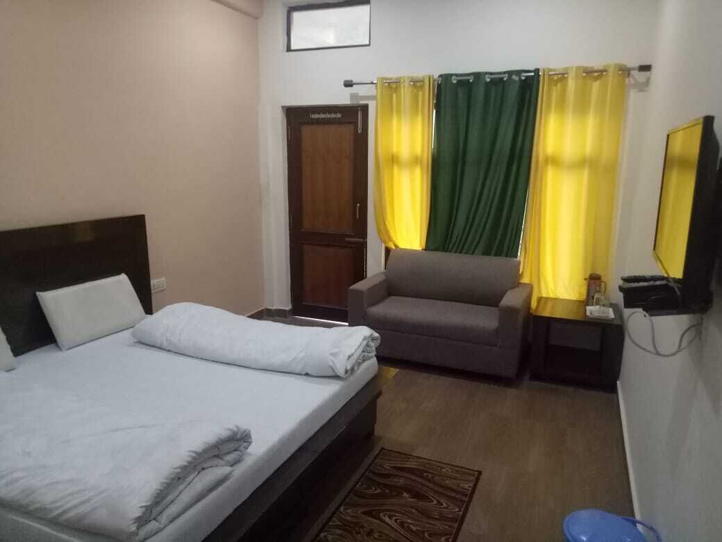 Habitación doble Deluxe, balcón, vista a la montaña | Escritorio y wifi gratis 