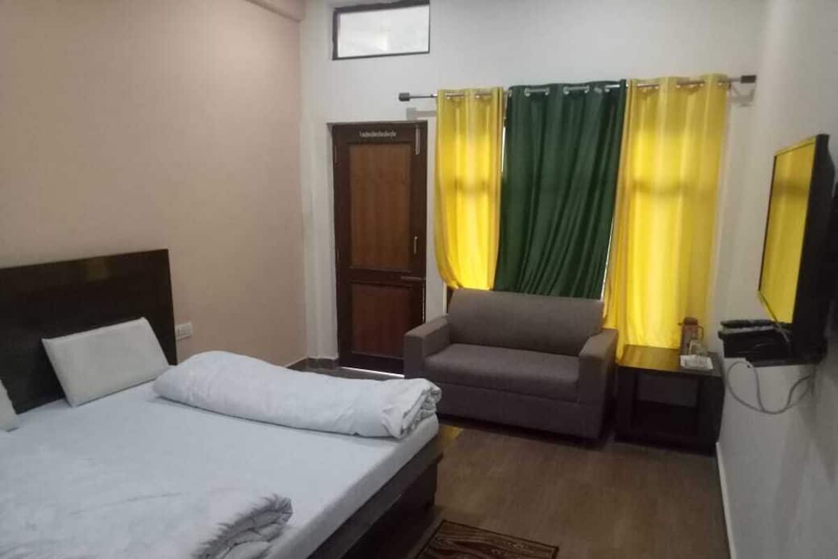 Habitación Deluxe doble, balcón, vistas a la montaña | Escritorio, wifi gratis, ropa de cama