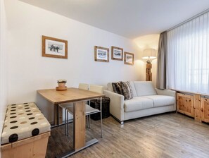 Unclassified image, 5 of 24, button - Haus Lorez B-5 Appartement/Fewo, Dusche oder Bad, WC, 2-Bettwohnung by Interhome (Arosa)