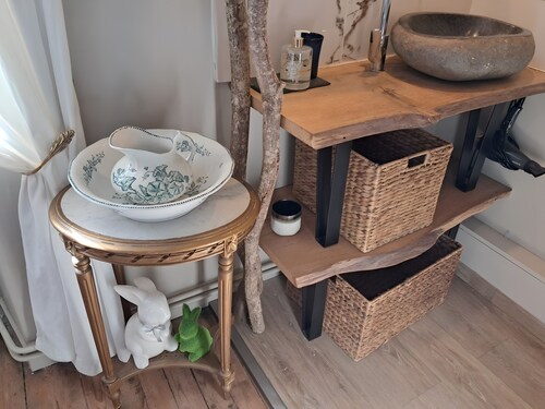 Bed and Breakfast 'La Chambre JP À "Parenthèse"' with Mountain View, Shared Garden and Wi-Fi