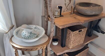 Bed and Breakfast 'La Chambre JP À "Parenthèse"' with Mountain View, Shared Garden and Wi-Fi