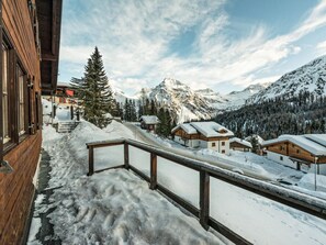 A snow-covered mountain village with wooden buildings and a wooden balcony. - Chalet Zuflucht Appartement/Fewo, Bad, WC, 9-Bettwohnung by Interhome (Arosa)