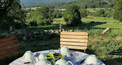 Bed and Breakfast 'La Chambre Marcelle "La Parenthèse"' with Mountain View, Shared Garden and Wi-Fi
