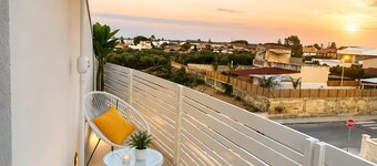 Giordano House: Panoramisch Penthouse met Zwembad en Spa, Zeezicht