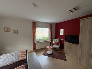 Bügeleisen/Bügelbrett, Reisekinderbett, kostenloses WLAN