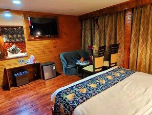 Desk, laptop workspace, soundproofing, free WiFi - The Lidder Resorts (Pahalgam)