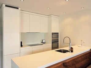 Kühlschrank, Kochgeschirr/Geschirr/Besteck
