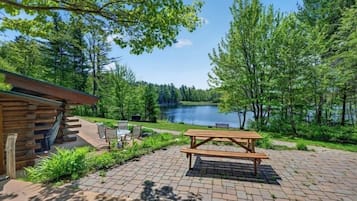 Cabin, 3 Bedrooms | Outdoor dining