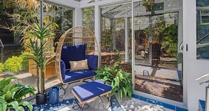 Bella Azul - Charming Home Minutes From Campus 3 Bedroom Home