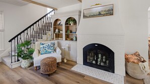 House, 3 Bedrooms | Interior - Bella Azul - Charming Home Minutes From Campus 3 Bedroom Home (Eugene)