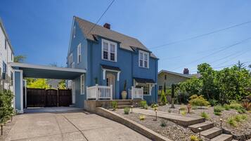 House, 3 Bedrooms | Exterior