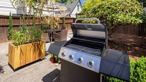 House, 3 Bedrooms | Outdoor dining - Bella Azul - Charming Home Minutes From Campus 3 Bedroom Home (Eugene)