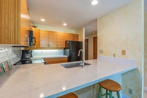 Unclassified image, 4 of 48, button - Maui Kamaole B106 1 Bedroom Apts (Kihei)