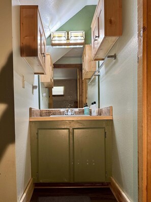 Bathroom - Pet-friendly Condo With Patio - Creekside 83 1 Bedroom Condo (Arnold)