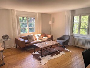 Living area - Pradella EG by Arosa Holiday Appartement/Fewo, Dusche oder Bad, WC, 7-Bettwohnun by Interhome (Arosa)