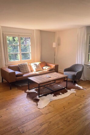 Living area - Pradella EG by Arosa Holiday Appartement/Fewo, Dusche oder Bad, WC, 7-Bettwohnun by Interhome (Arosa)