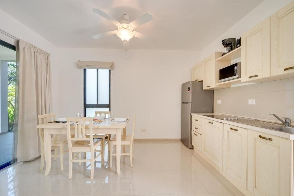 Standard-Apartment, Blick auf den Innenhof | Wohnbereich